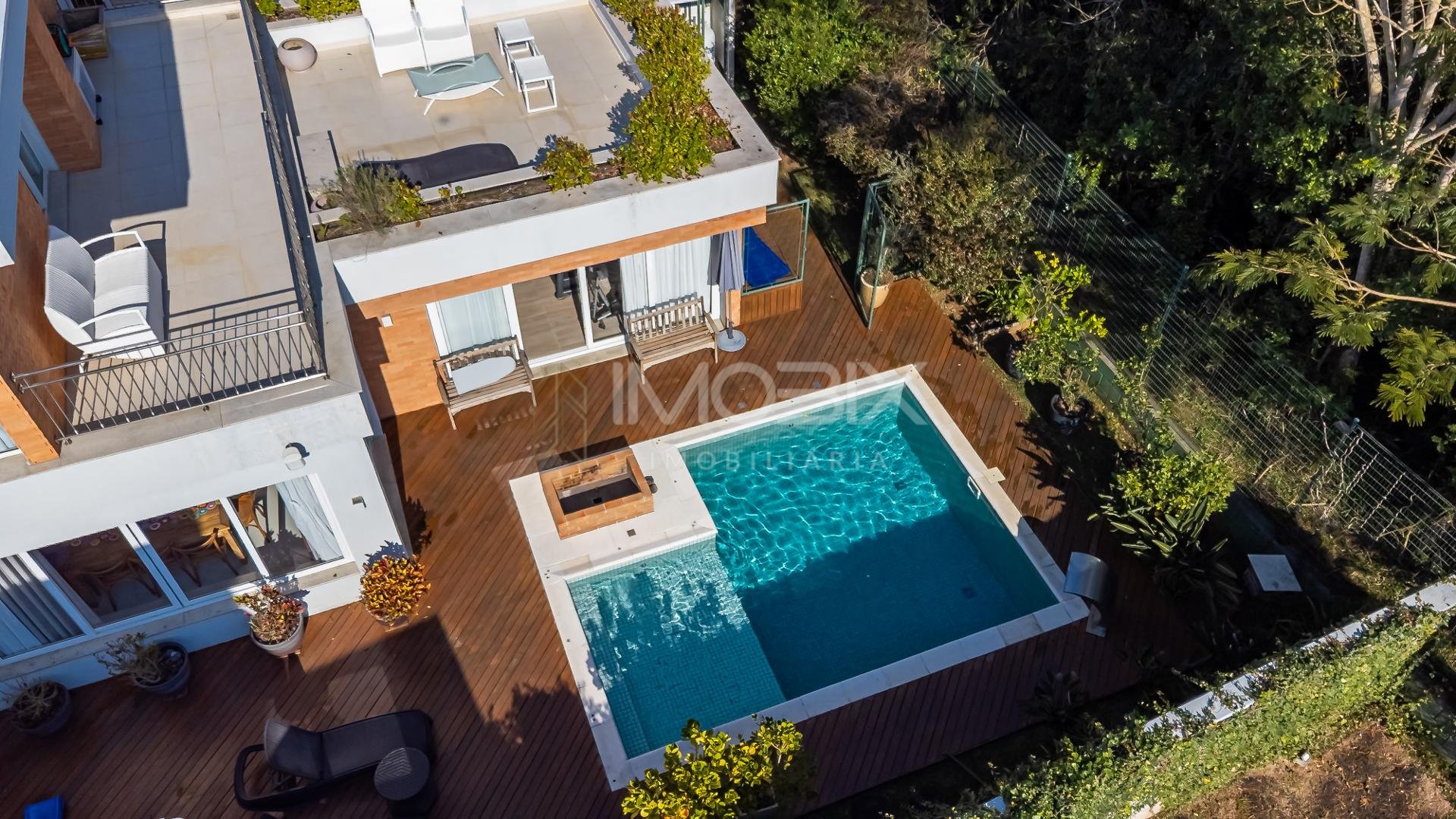 Linda residência de 4 Suítes de 498m  no Alphaville , PINHAIS ...