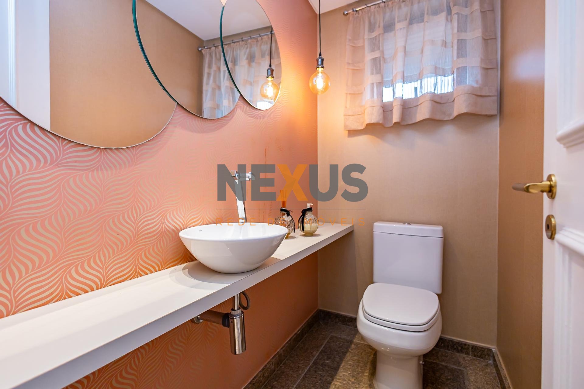 Apartamento mobiliado no Cabral  184m2, 3 quartos, suíte com c...
