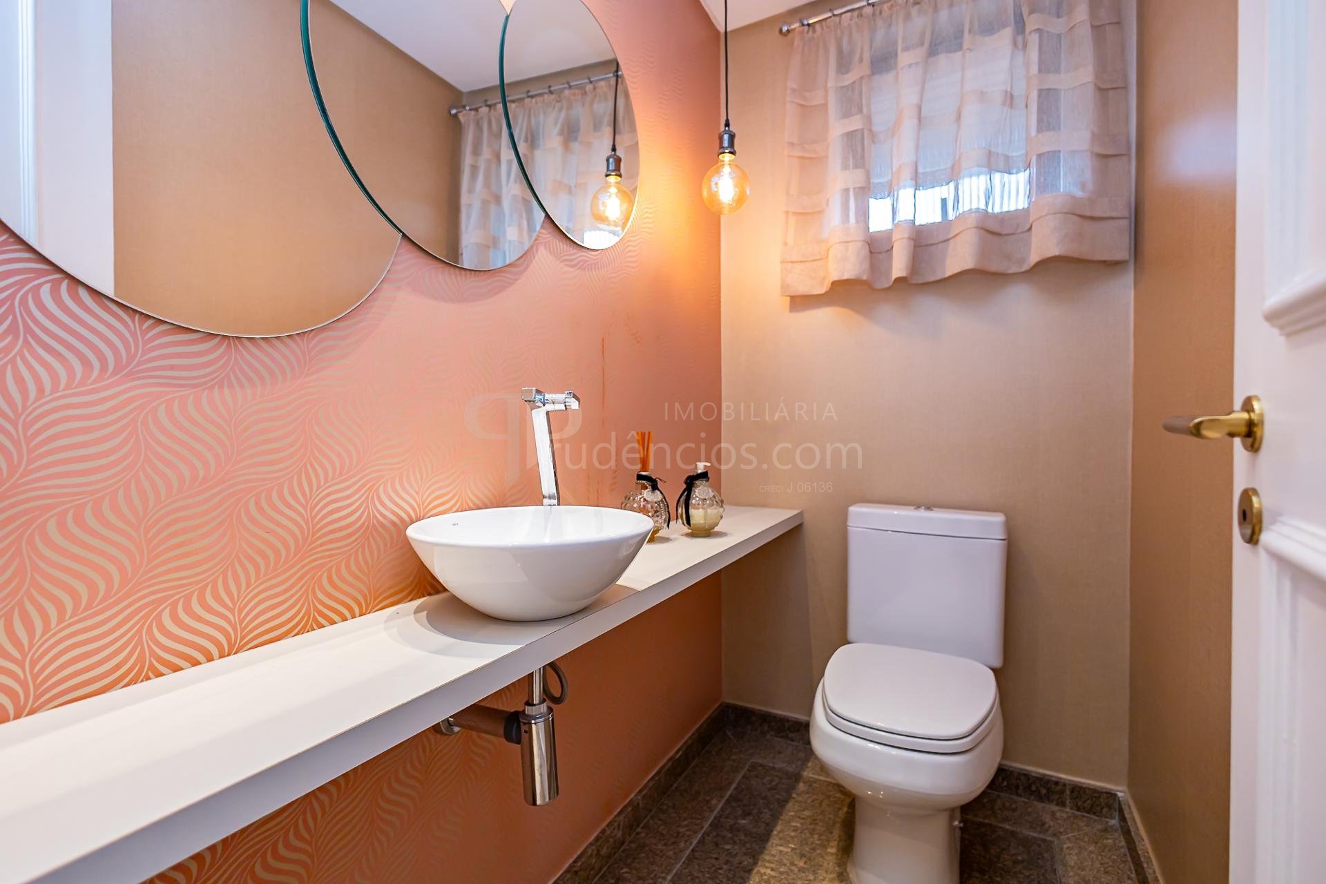 Apartamento mobiliado no Cabral  184m2, 3 quartos, suíte com c...
