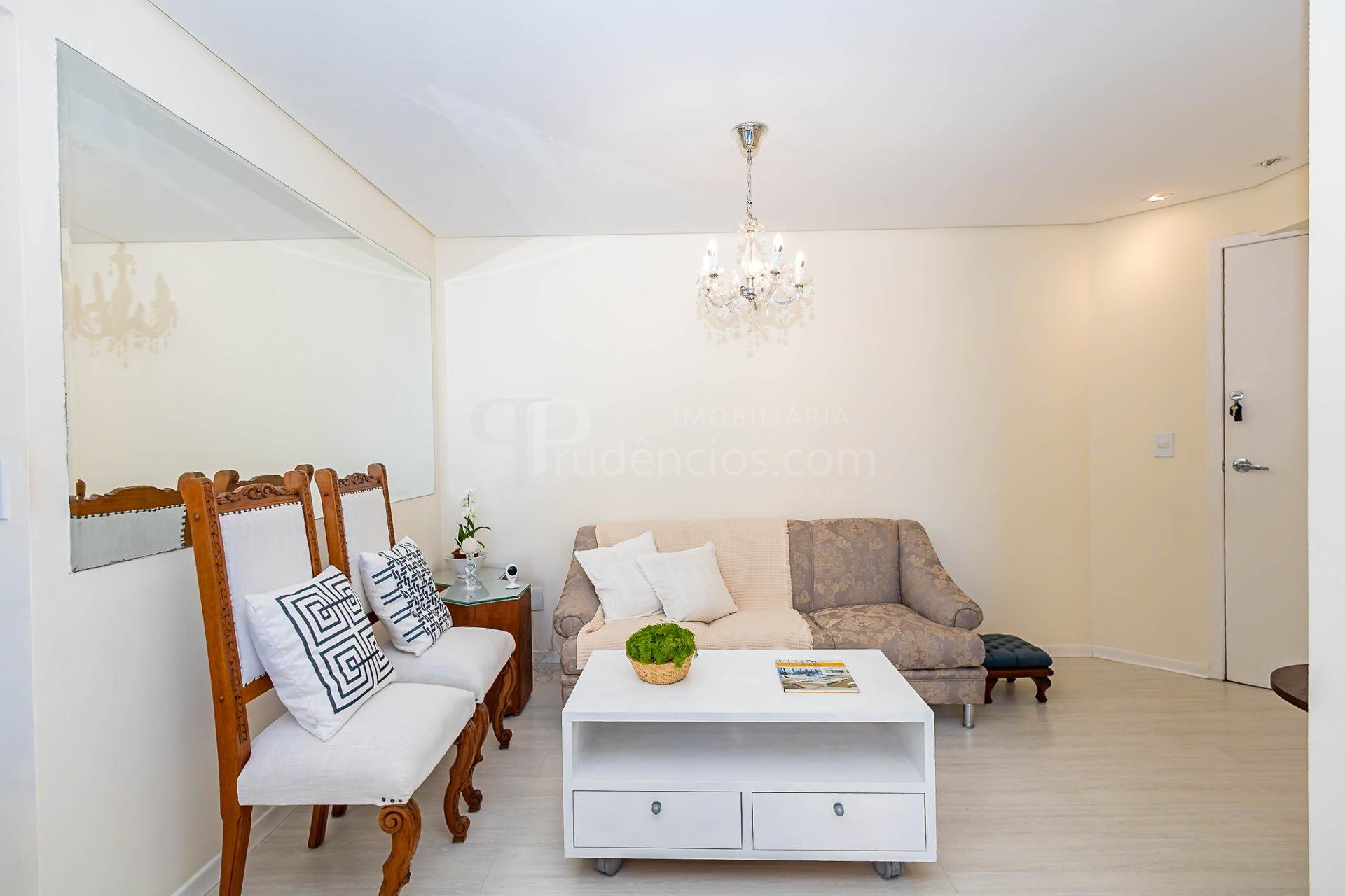 Apartamento 5  Andar à Venda no Cabral | 2 Quartos | Vista 360...
