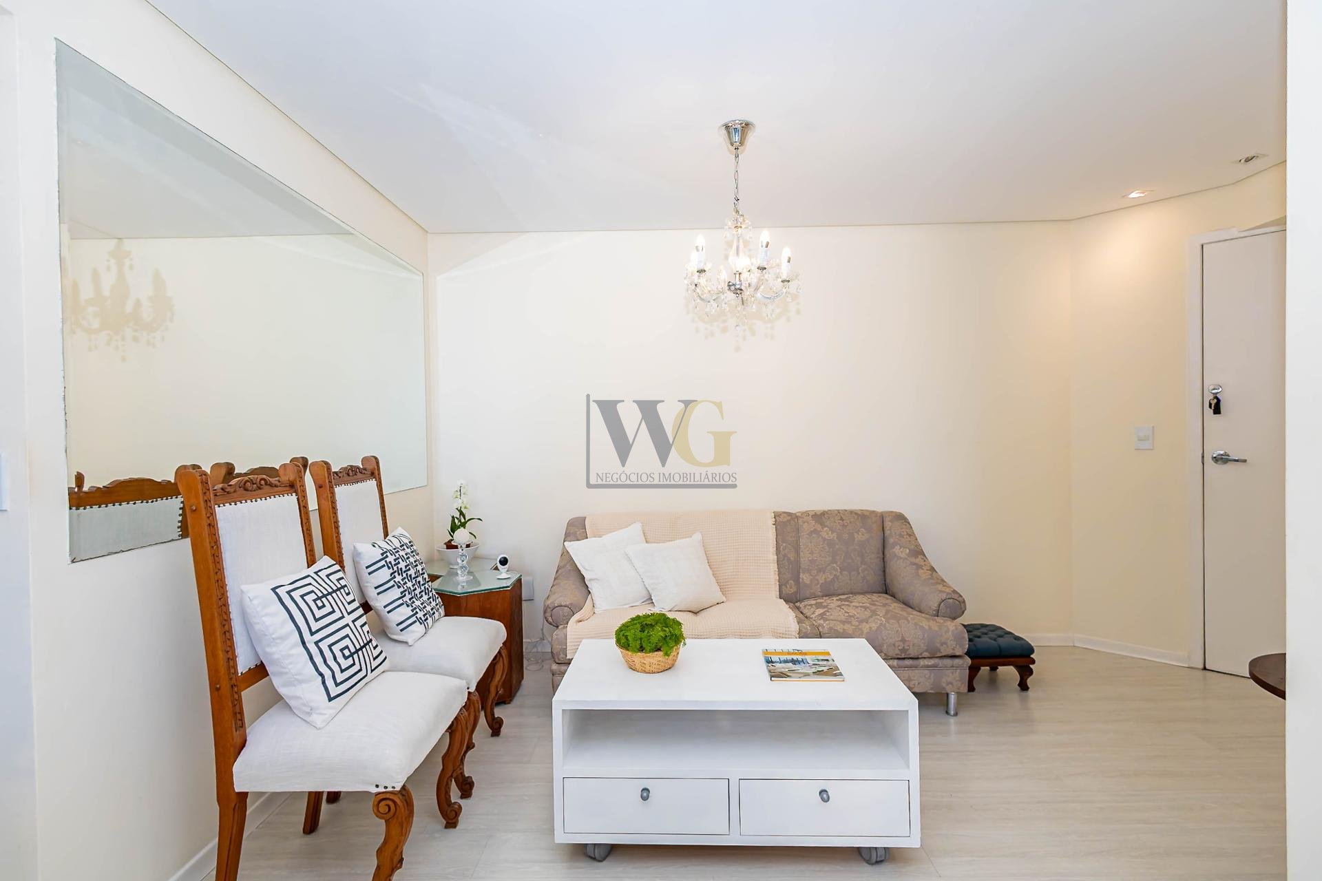 Apartamento 5  Andar à Venda no Cabral | 2 Quartos | Vista 360...