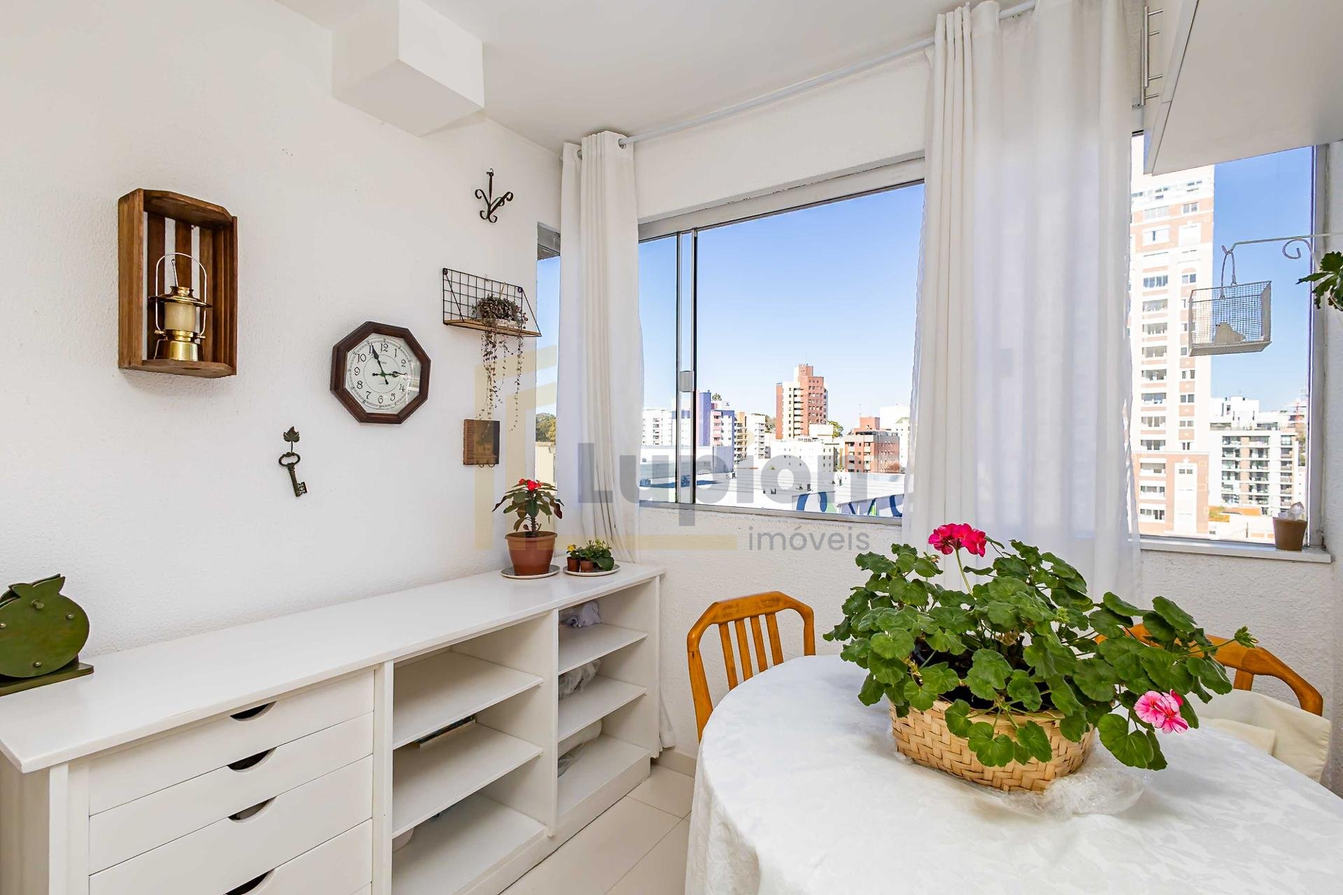 Apartamento 5  Andar à Venda no Cabral | 2 Quartos | Vista 360...