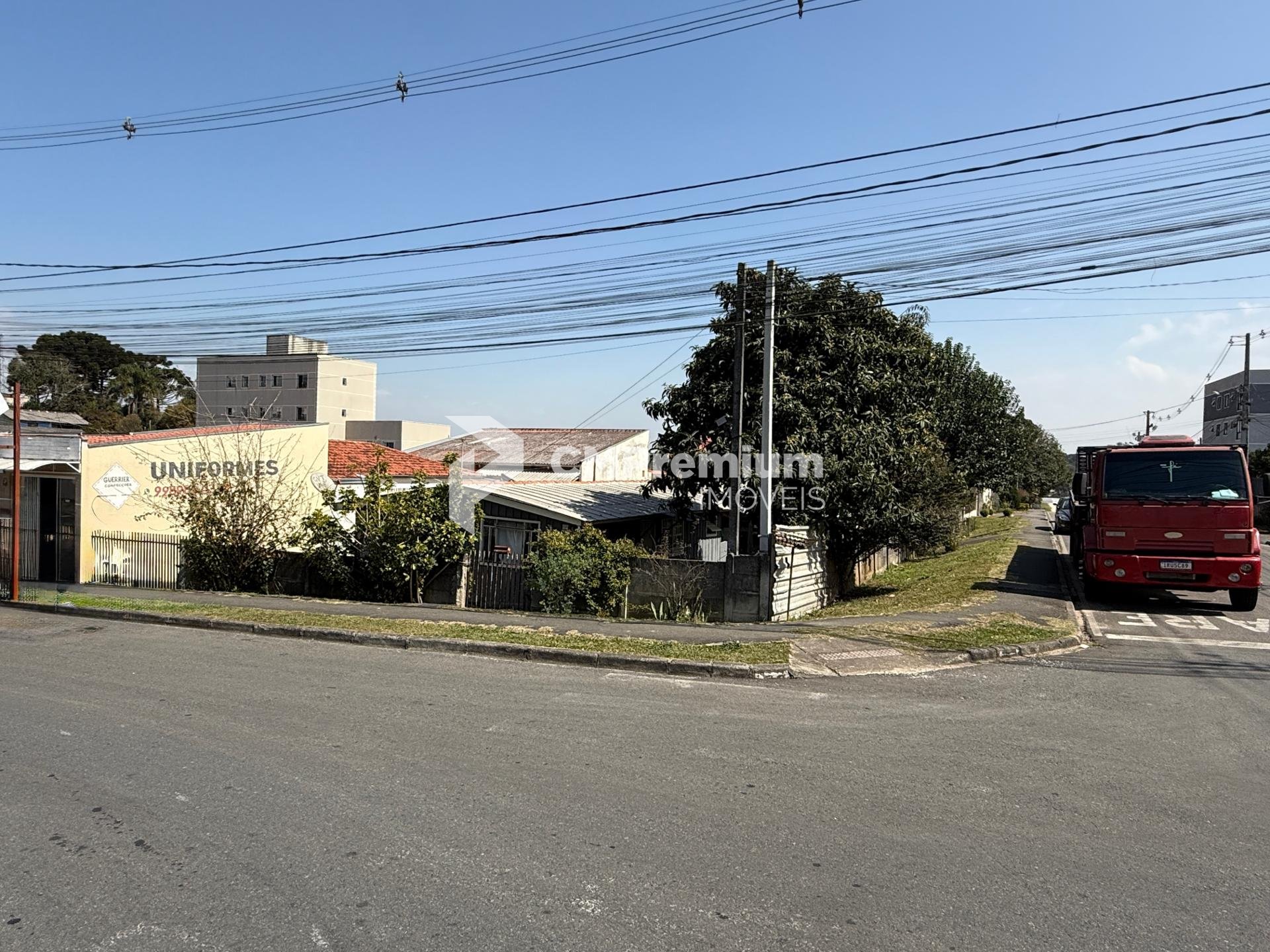 Terreno ZR3, na vila guaraci, 630m  de esquina em COLOMBO - PR