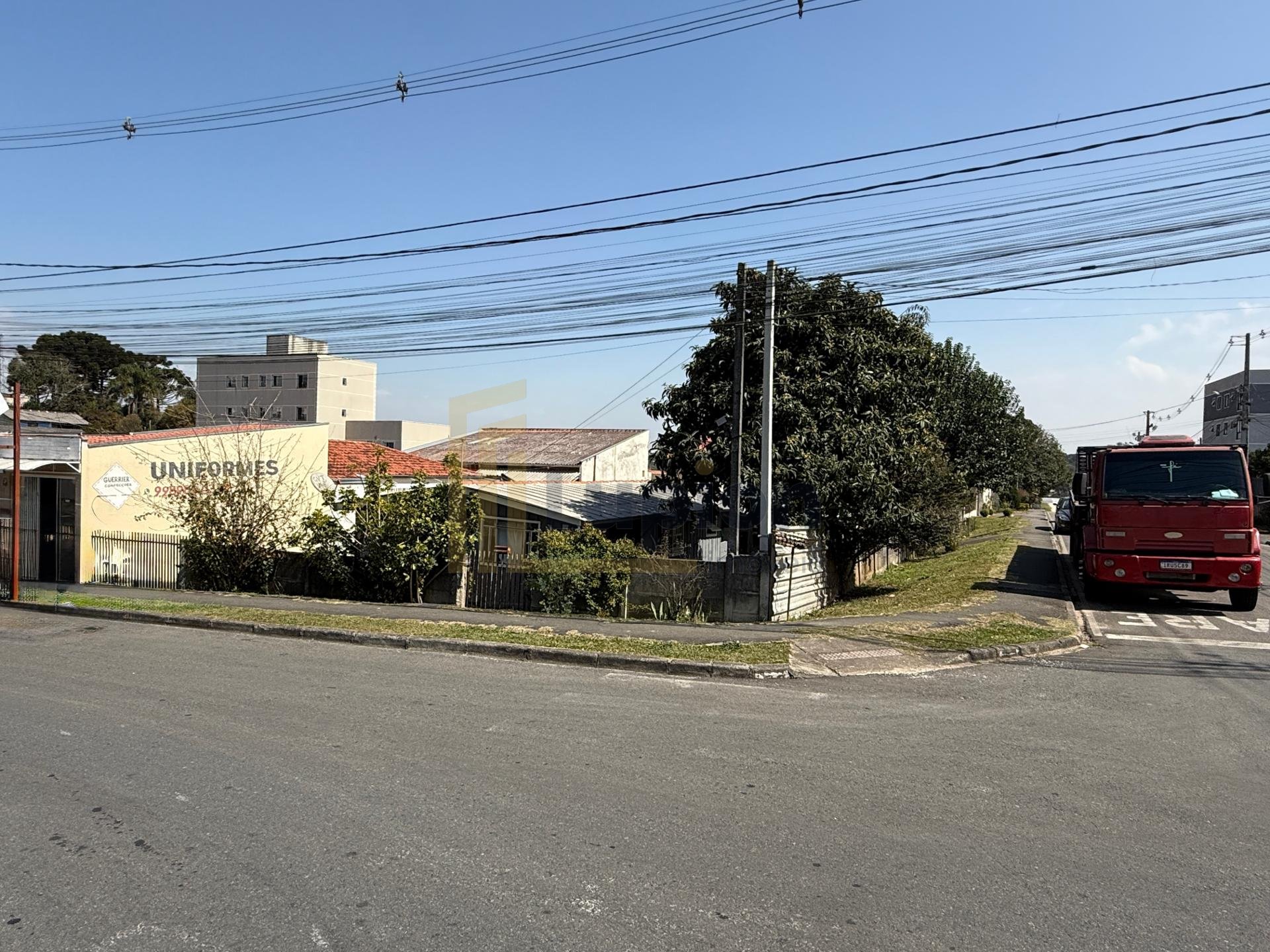 Terreno ZR3, na vila guaraci, 630m  de esquina em COLOMBO - PR