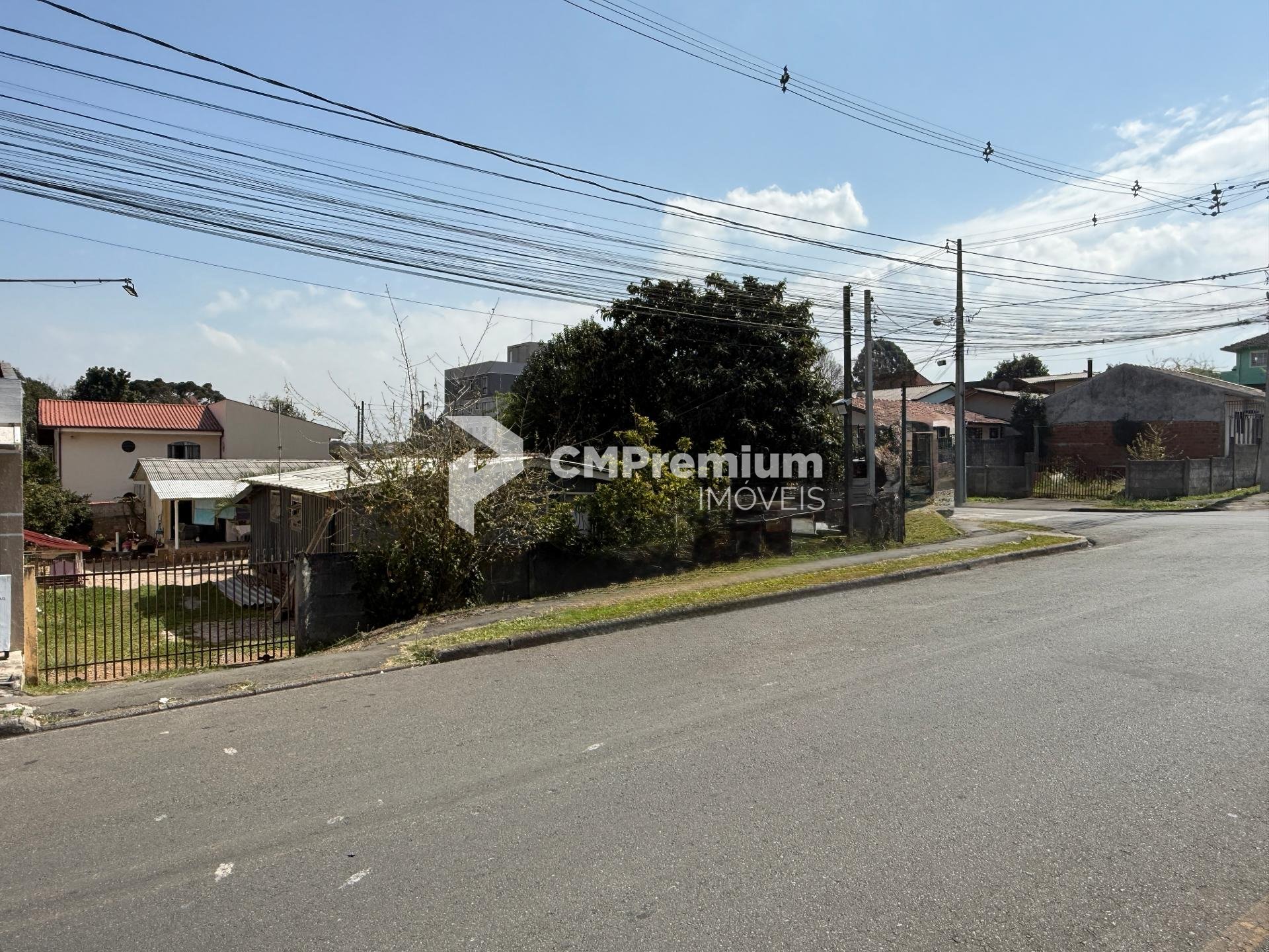 Terreno ZR3, na vila guaraci, 630m  de esquina em COLOMBO - PR