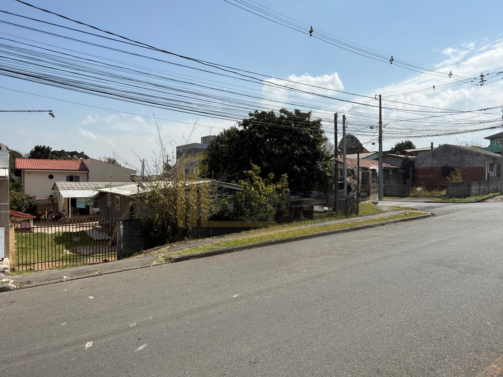 Terreno ZR3, na vila guaraci, 630m  de esquina em COLOMBO - PR