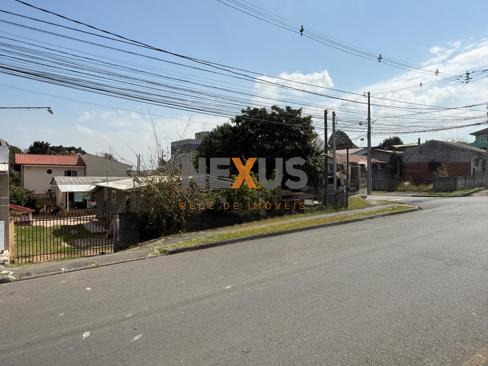Terreno ZR3, na vila guaraci, 630m  de esquina em COLOMBO - PR