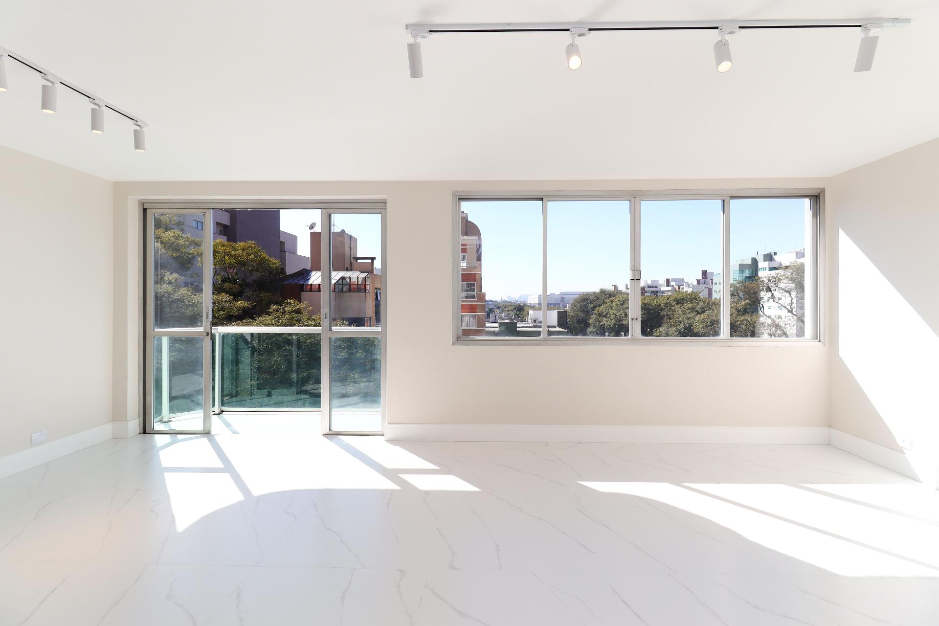 Lindo Apartamento reformado em frente ao Curitibano, água verd...