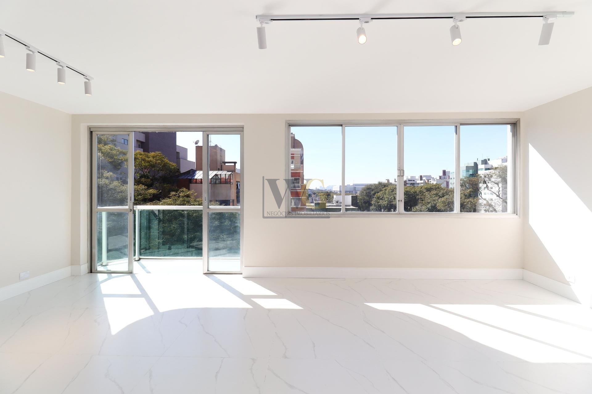 Lindo Apartamento reformado em frente ao Curitibano, água verd...