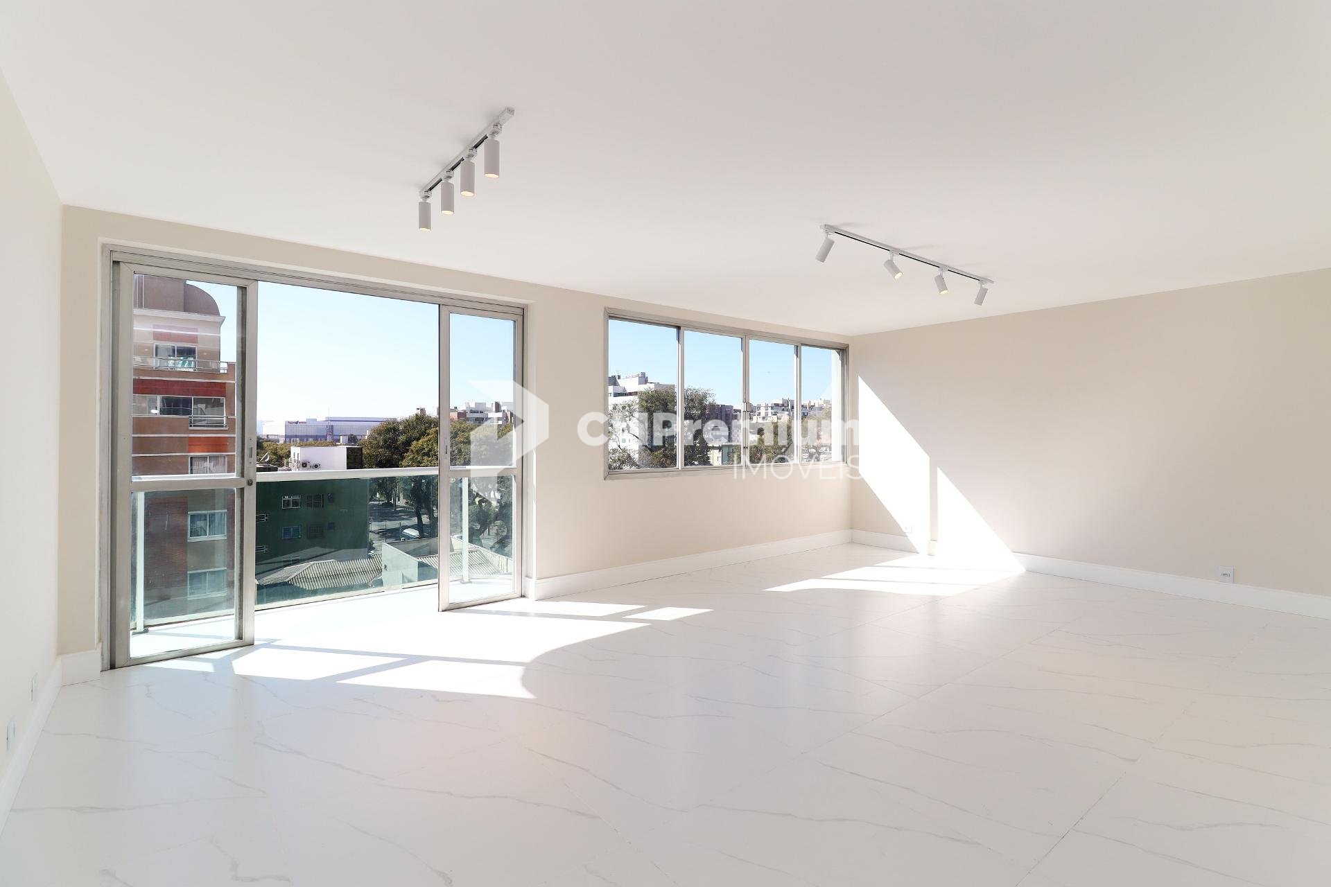 Lindo Apartamento reformado em frente ao Curitibano, água verd...