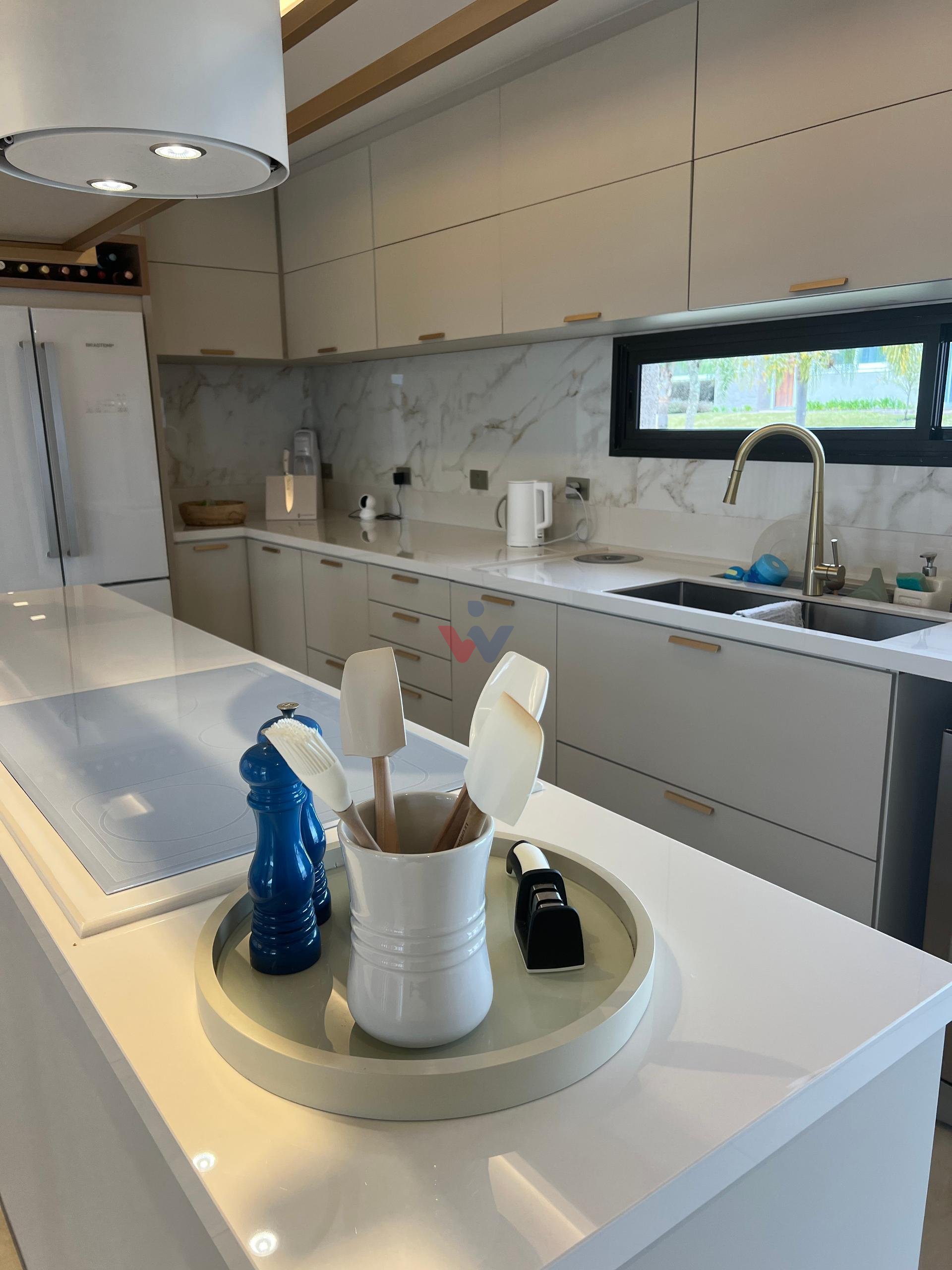 Linda Casa Vista Parque no Alphaville Graciosa, PINHAIS - PR