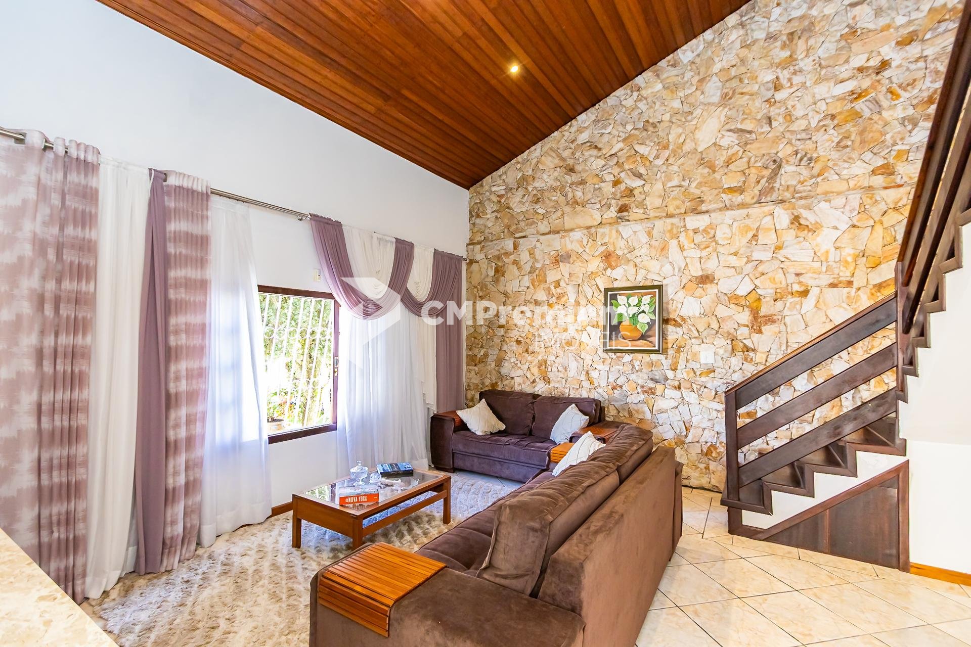 Casa 5 Qts, 244m2 6 Vagas e Quintal Gourmet em Pinhais. Viva c...