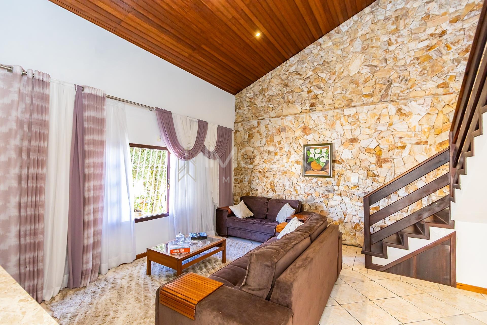 Casa 5 Qts, 244m2 6 Vagas e Quintal Gourmet em Pinhais. Viva c...