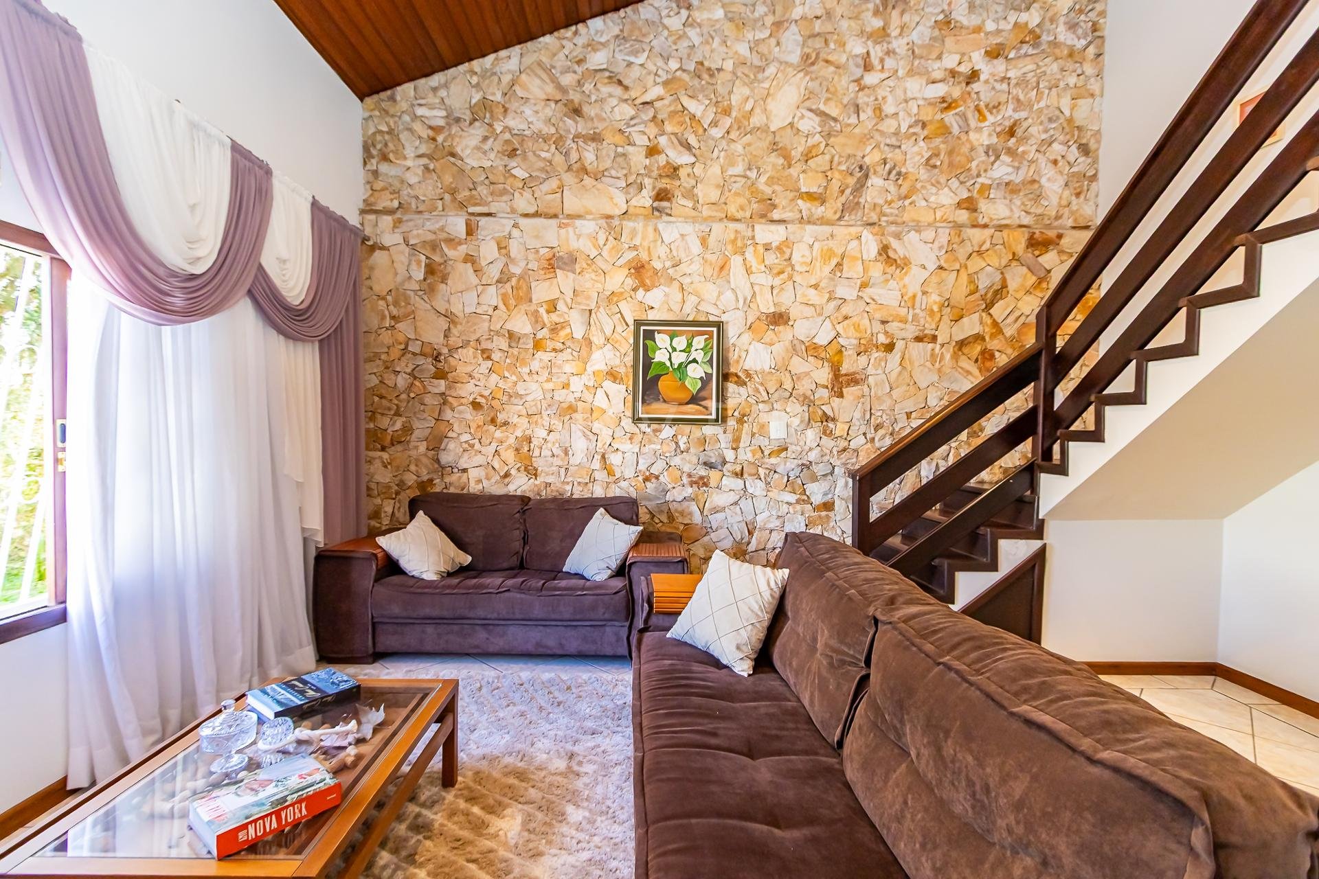 Casa 5 Qts, 244m2 6 Vagas e Quintal Gourmet em Pinhais. Viva c...