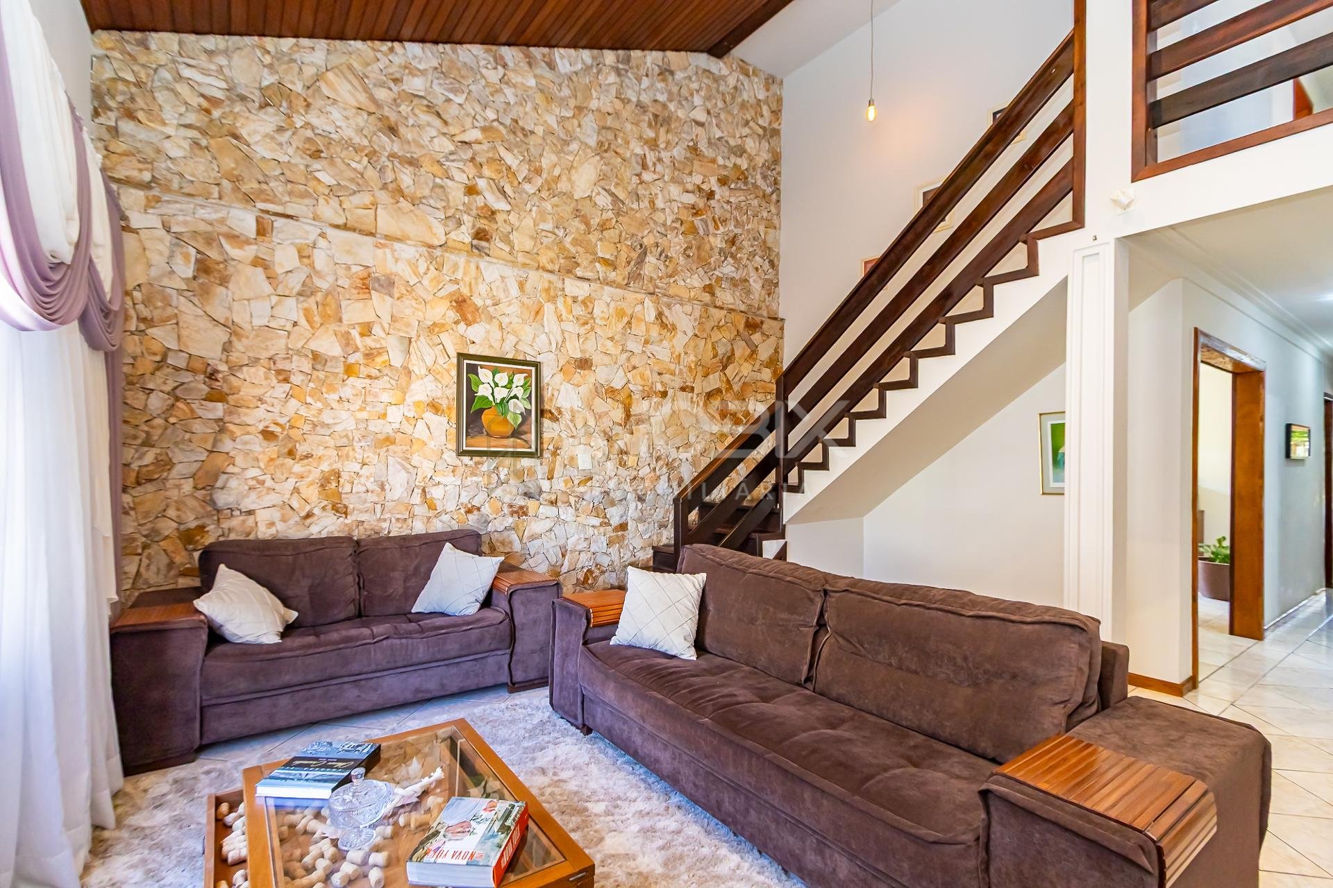 Casa 5 Qts, 244m2 6 Vagas e Quintal Gourmet em Pinhais. Viva c...