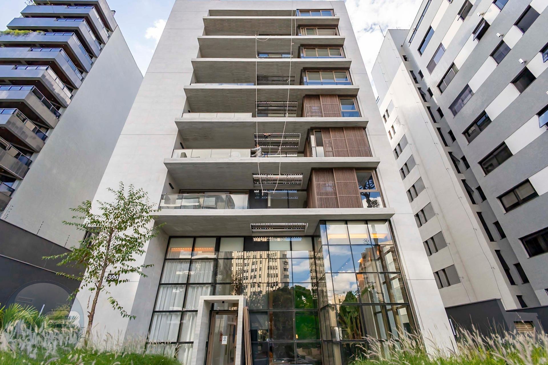 DUPLEX NO CORAÇÃO DO BATEL, 95m  privativos, 2 vagas. Rua Gute...