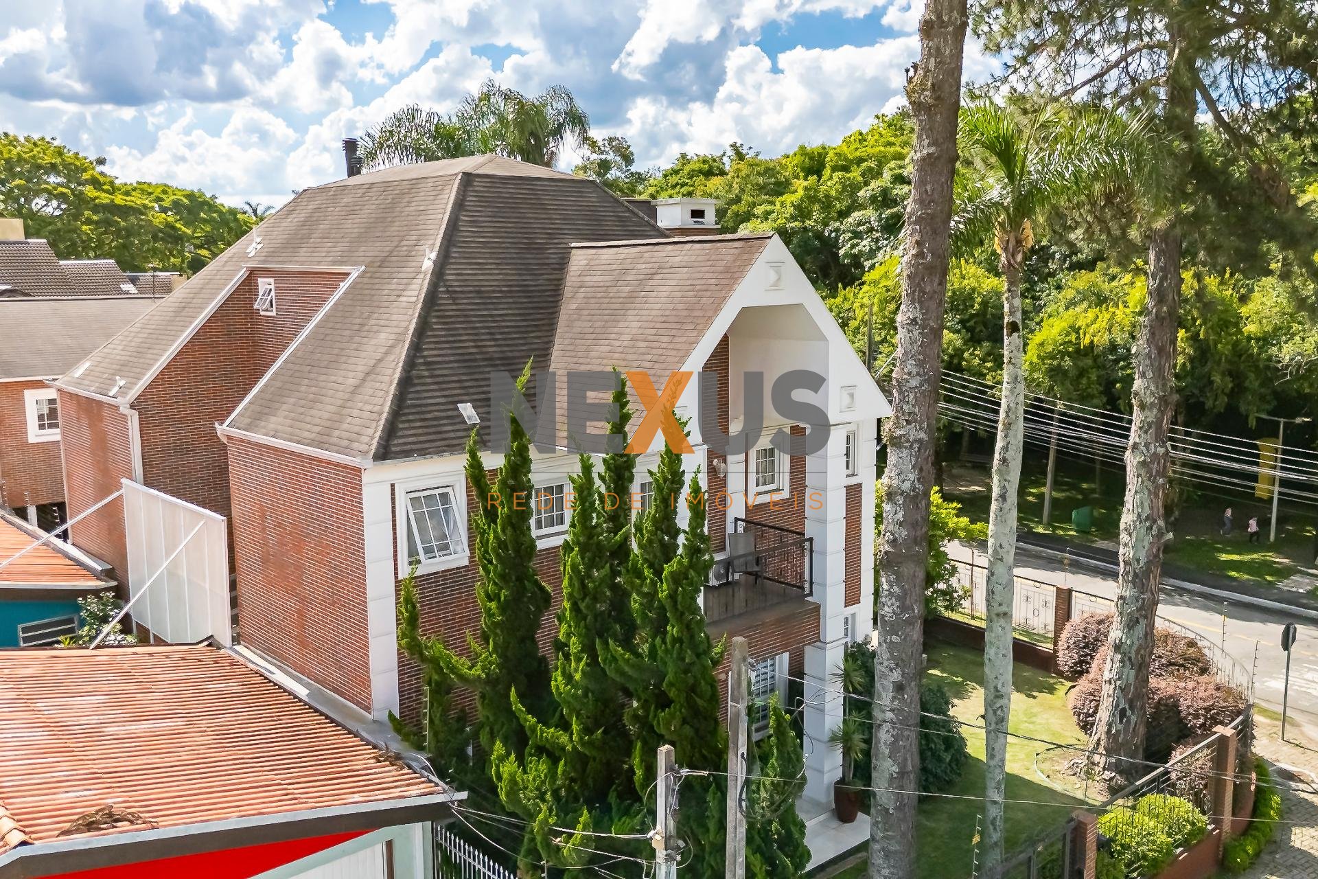 Casa Icônica no Jardim Social em frente do Bosque de Portugal ...