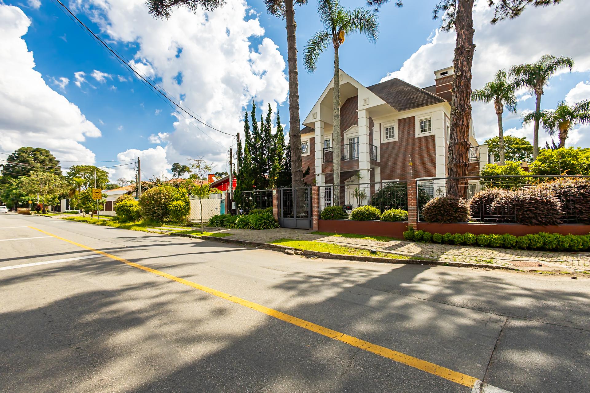 Casa Icônica no Jardim Social em frente do Bosque de Portugal ...