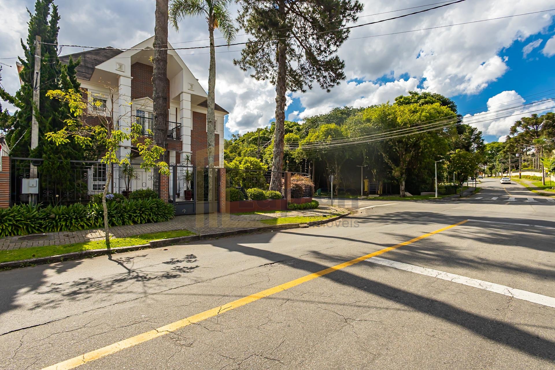 Casa Icônica no Jardim Social em frente do Bosque de Portugal ...