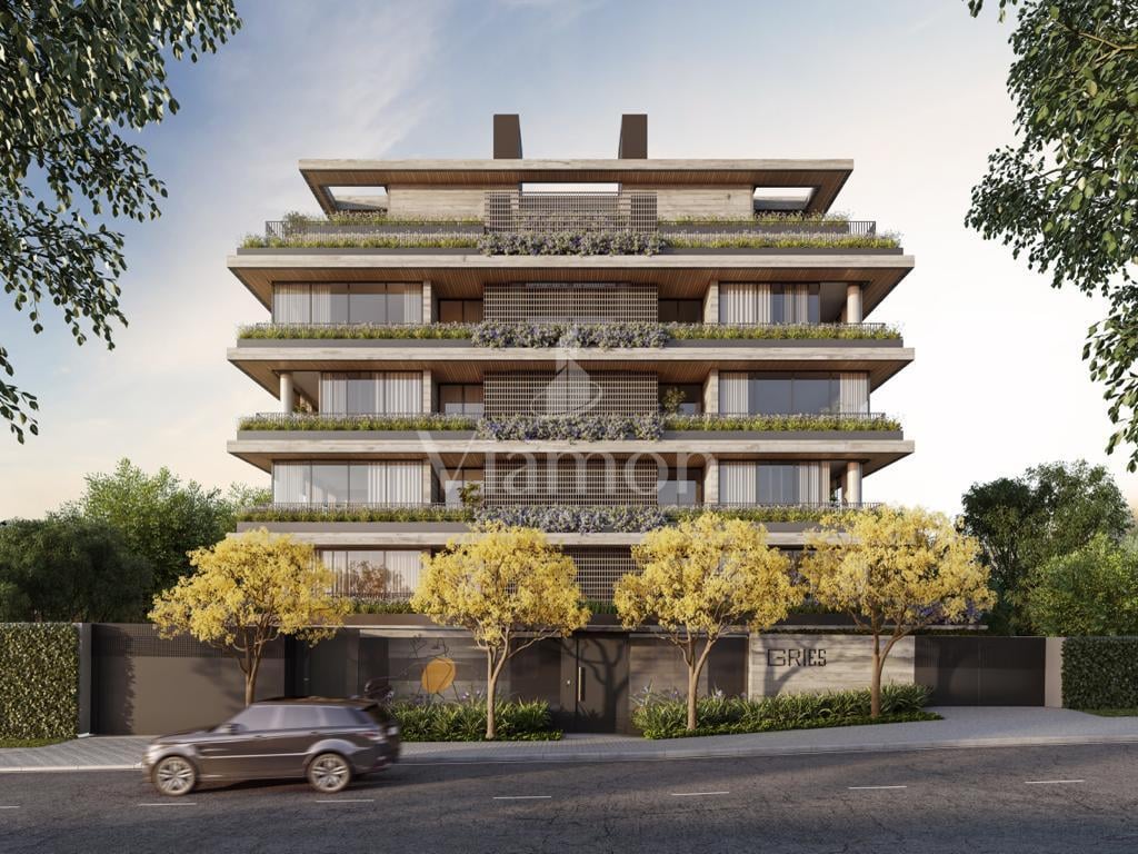 Apartamento à venda em frente ao MON. 166m  privativos, 3 suit...