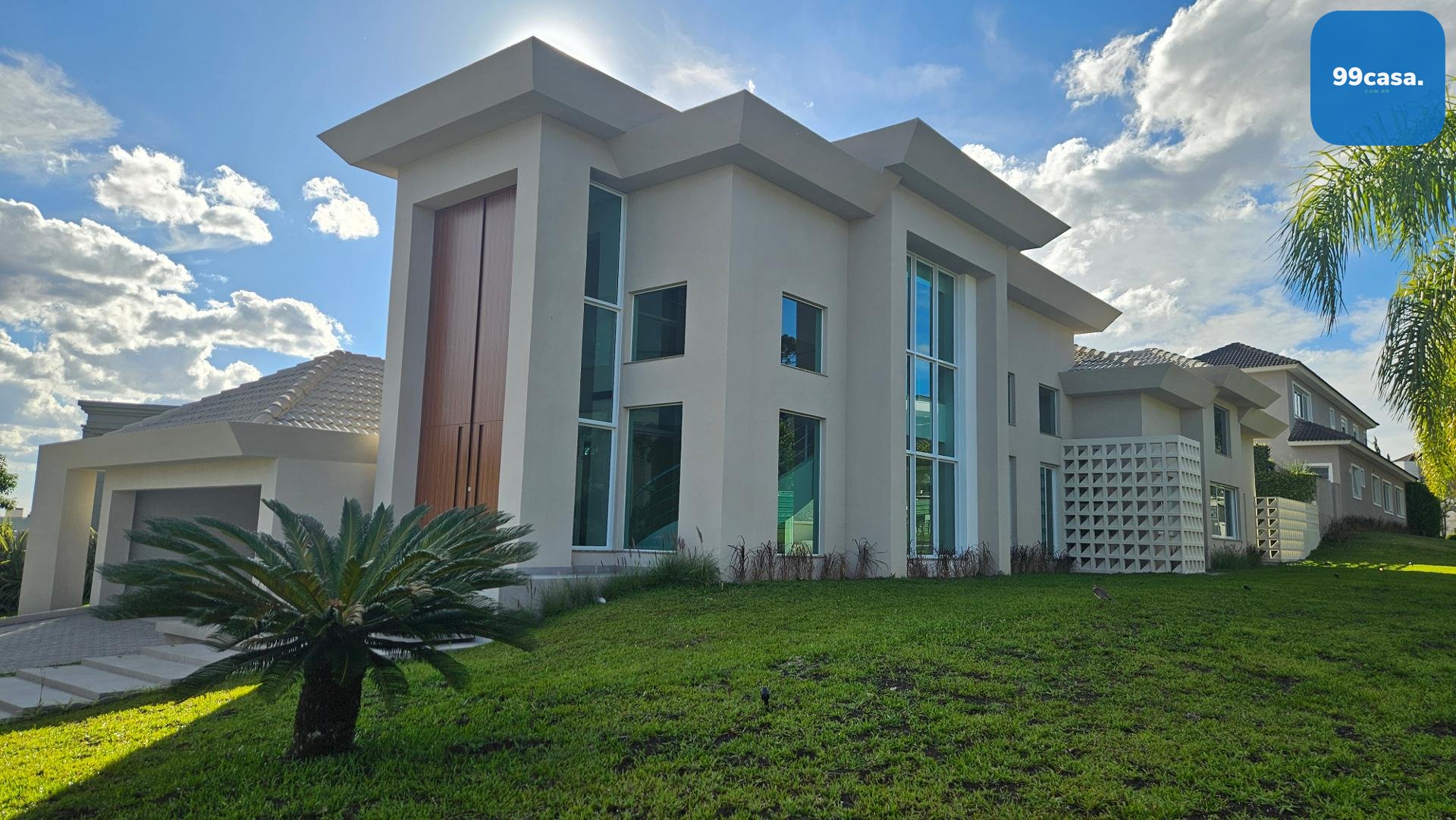 Casa com 4 quartos sendo 3 no térreo, com 435m2, Alphaville Gr...