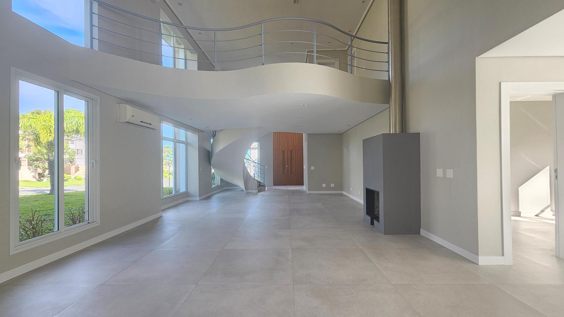 Casa com 4 quartos sendo 3 no térreo, com 435m2, Alphaville Gr...