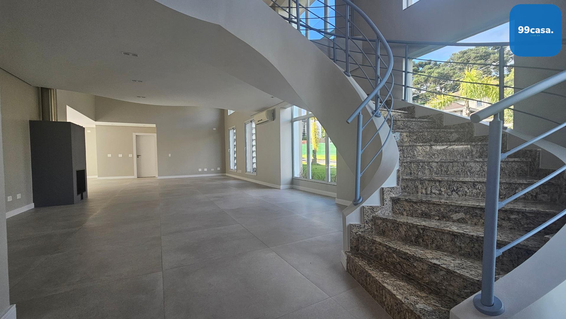 Casa com 4 quartos sendo 3 no térreo, com 435m2, Alphaville Gr...