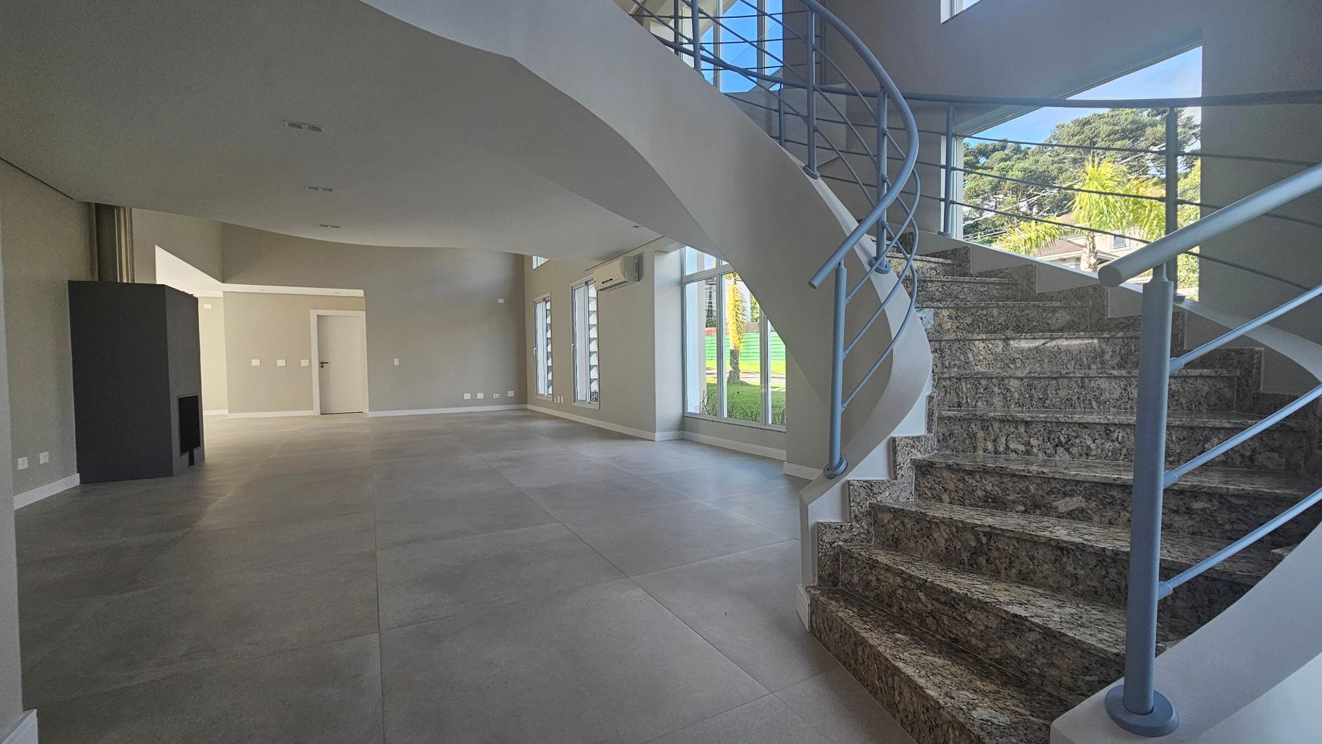 Casa com 4 quartos sendo 3 no térreo, com 435m2, Alphaville Gr...