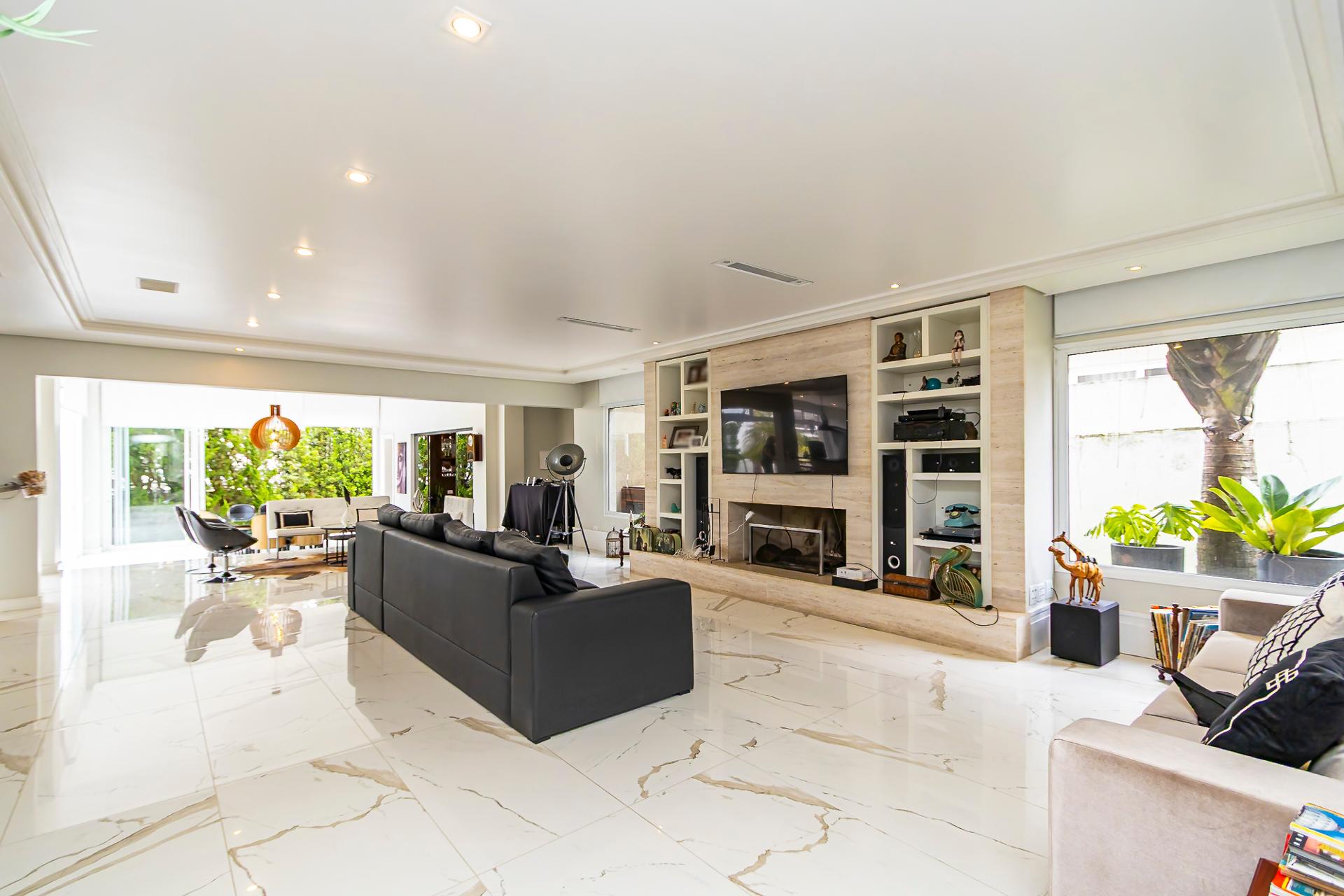 Casa à venda com 5 quartos, sendo 2 suítes em Alphaville Graci...