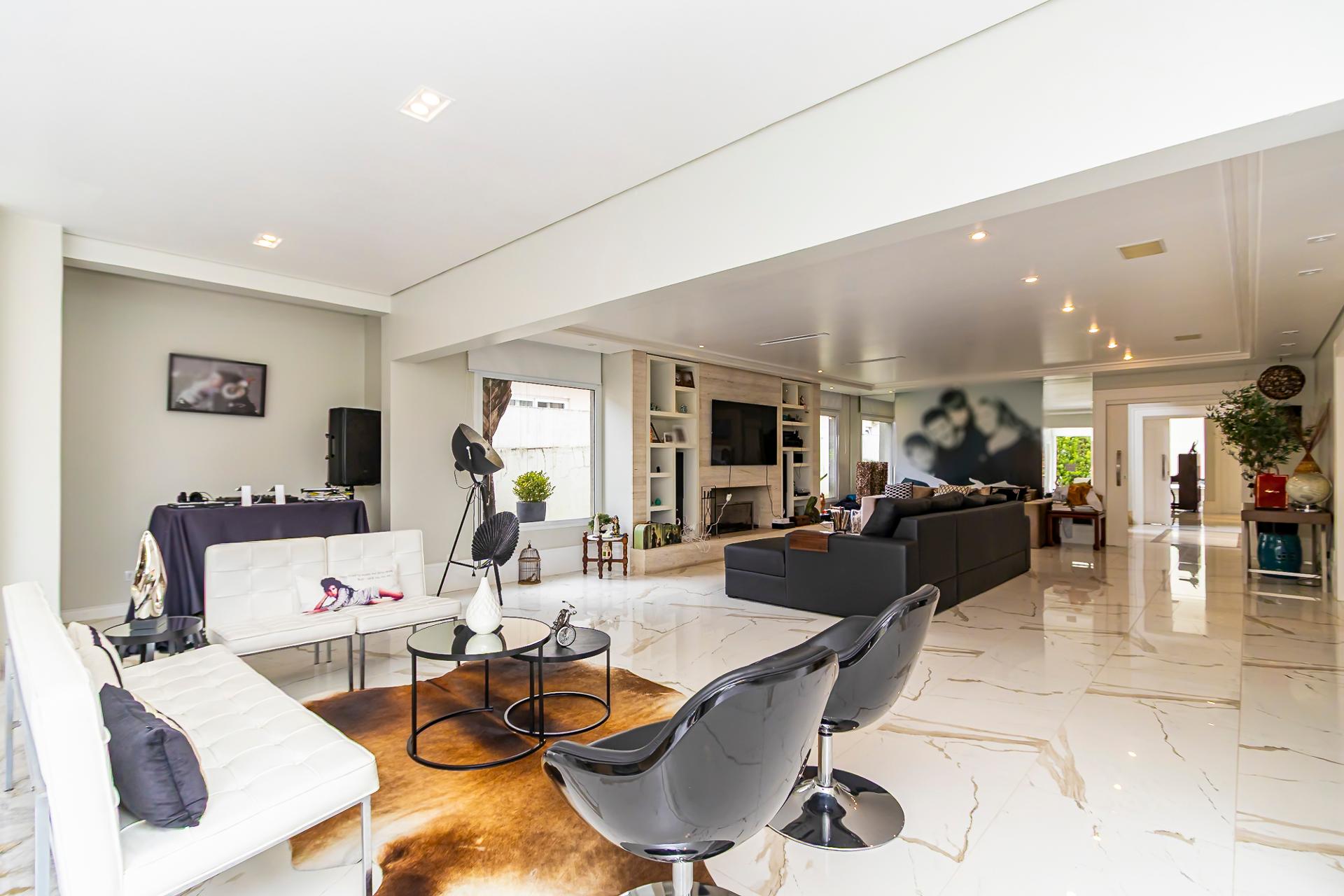 Casa à venda com 5 quartos, sendo 2 suítes em Alphaville Graci...