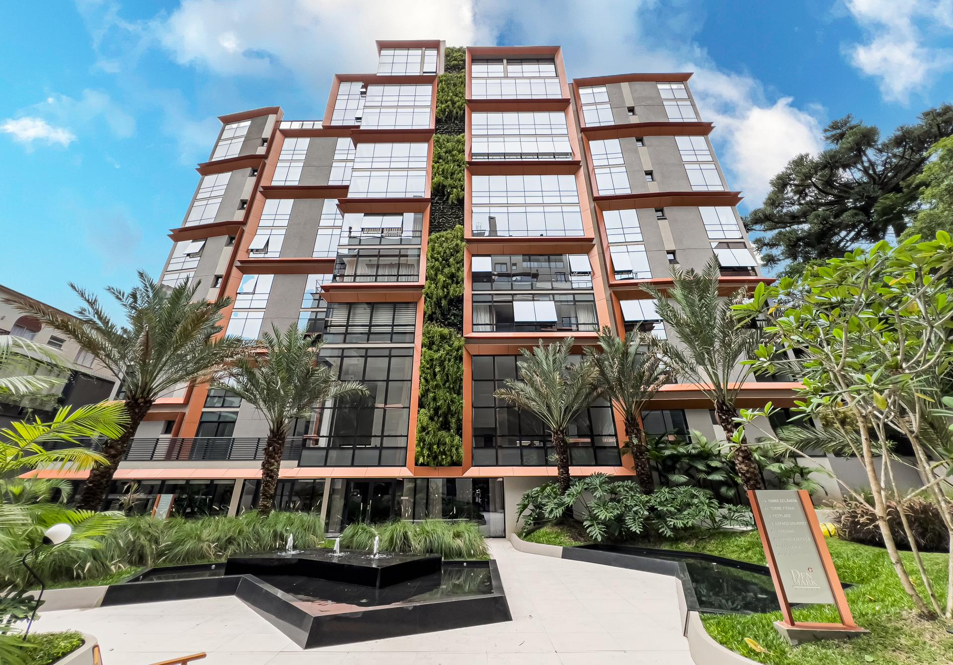 Sobreloja com 4 amplas salas  a 1 quadra do Shopping Curitiba