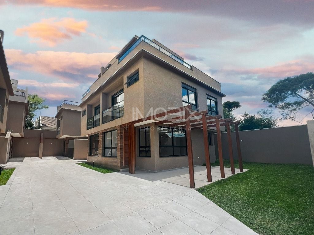 Sobrado em condominio com 3Q, 140 m  R  830.000,00 - Bacacheri...