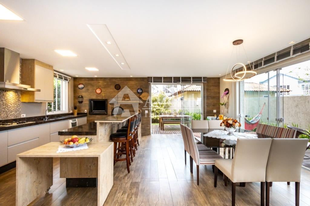 Casa com 4 dormitórios à venda,387.50 m , Santa Felicidade, CU...