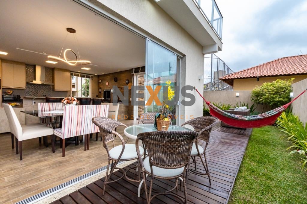 Casa com 4 dormitórios à venda,387.50 m , Santa Felicidade, CU...