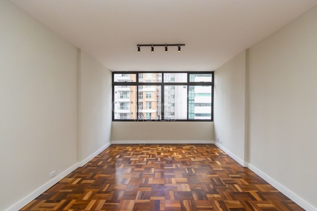 Apartamento com 3 dormitórios à venda, R  674.000 - Cabral - C...