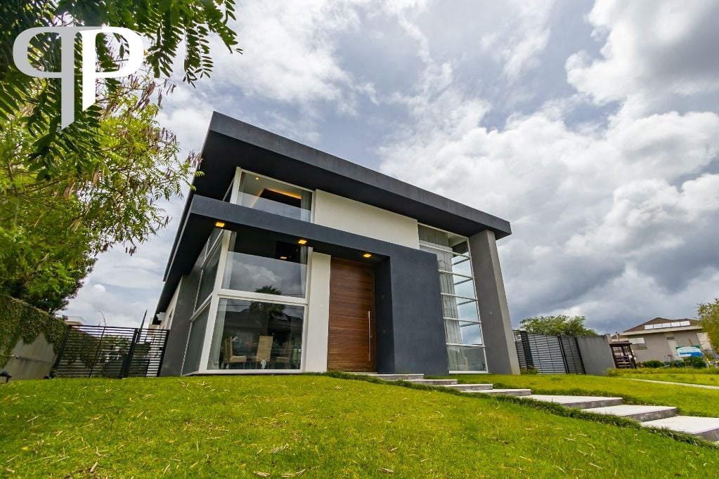 Terreno 500 m2, com 2 casas com 03 qtos cada, total 280m2 cons...