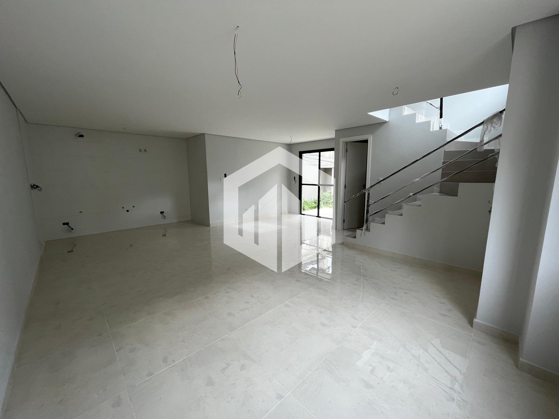 Sobrado à venda - Triplex 106m  - R  639.000,00 - Uberaba, CUR...