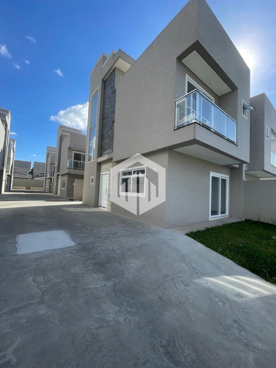 Sobrado Triplex com 3 dormitórios, à venda - R  649.000,00 - B...