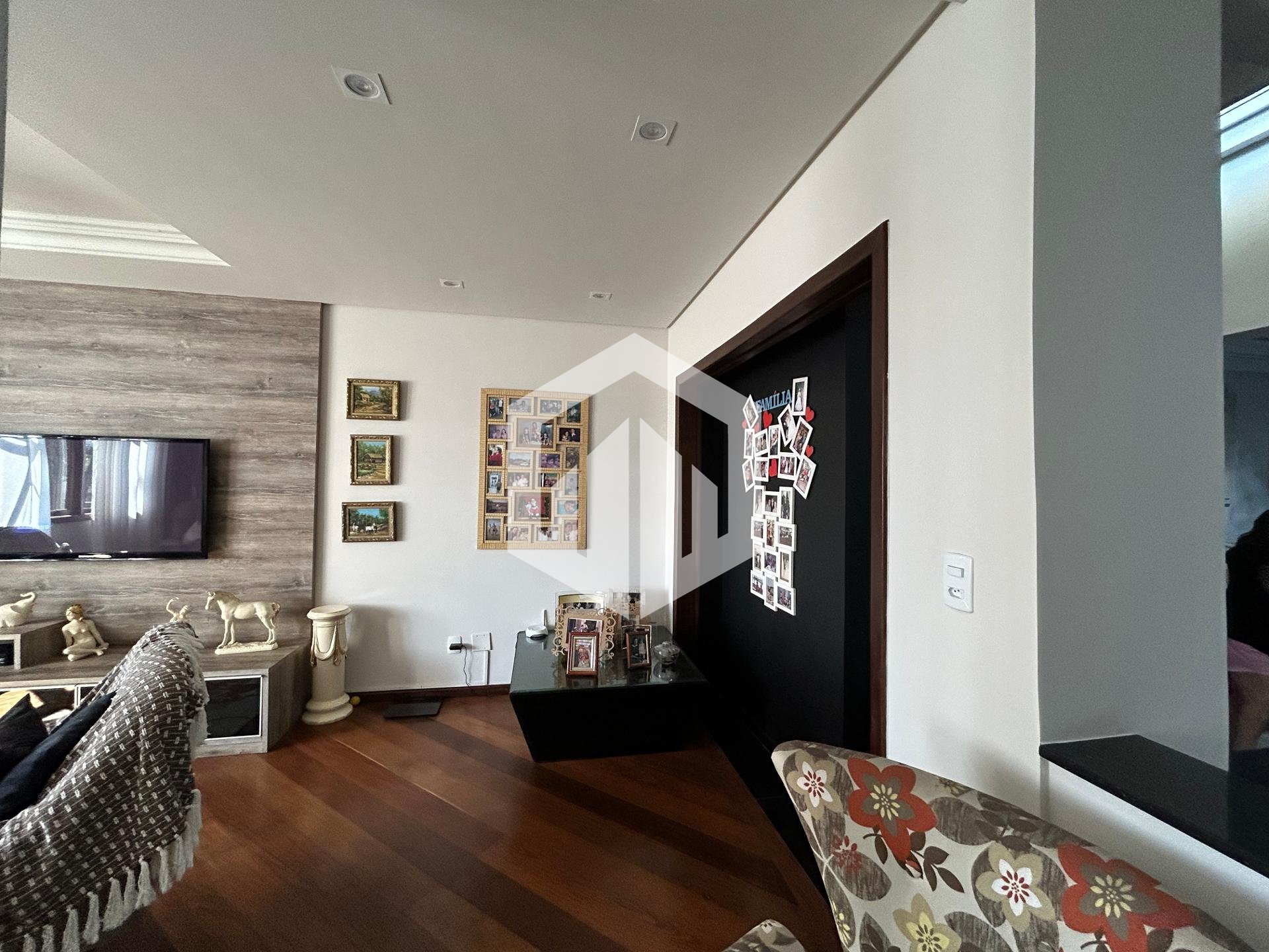 Sobrado Triplex com 3 dormitórios, à venda - R  900.000,00 - H...