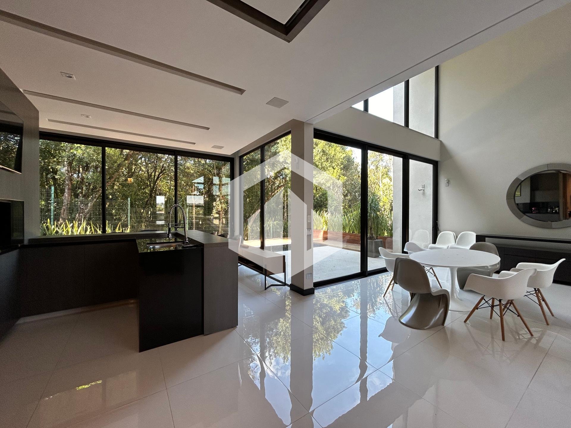 Casa de alto padrão à venda, em condomínio clube - Santa Felic...