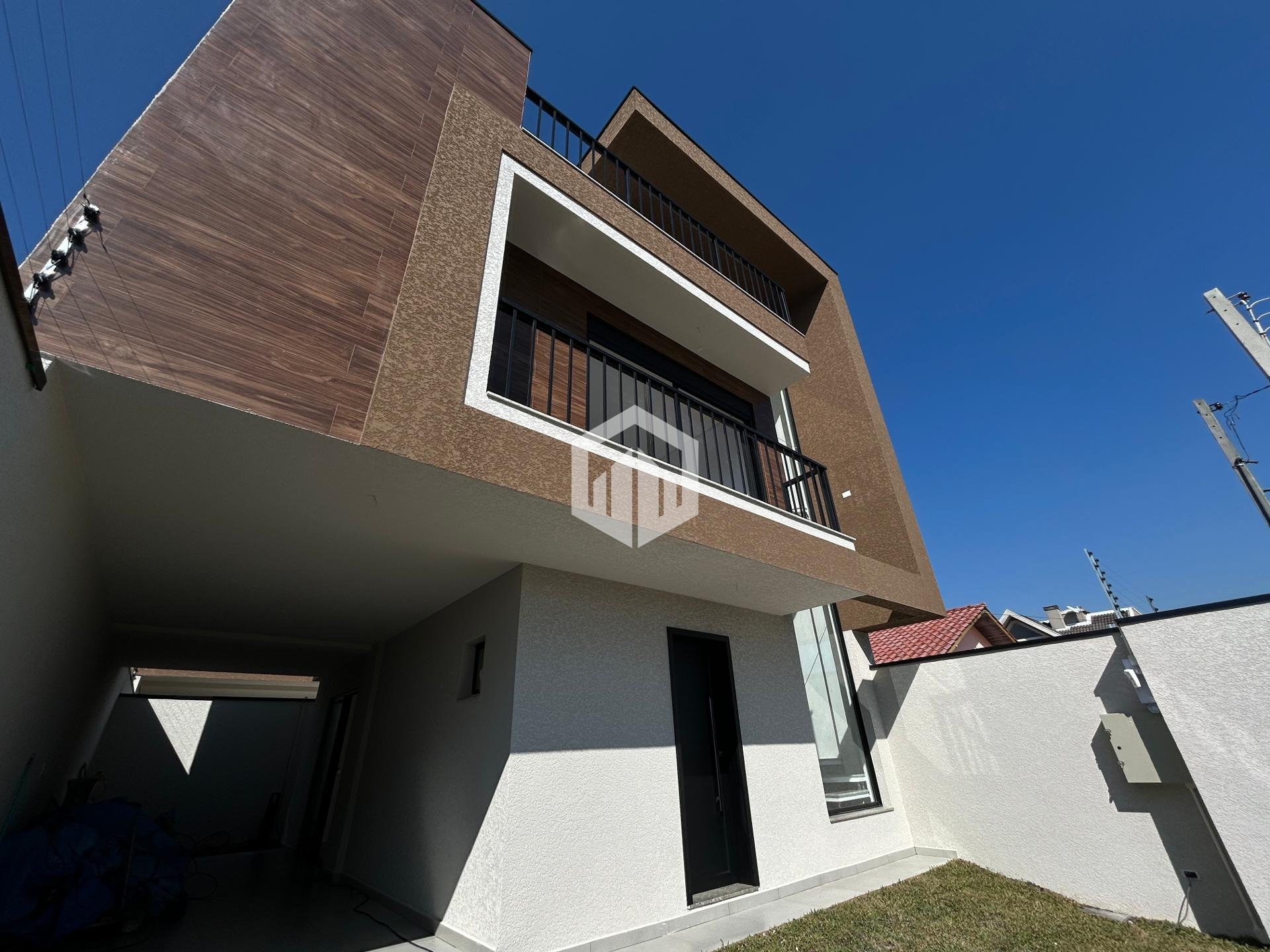 Sobrados à venda - Triplex, 3 suítes - Guabirotuba, CURITIBA - PR