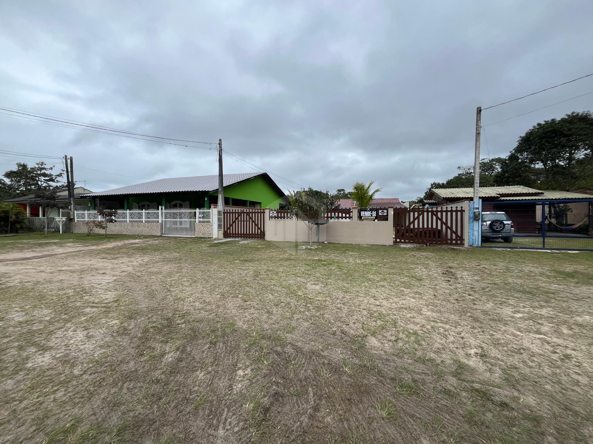 Casa à venda com 2 Quartos e Churrasqueira - Pontal do Sul, Po...