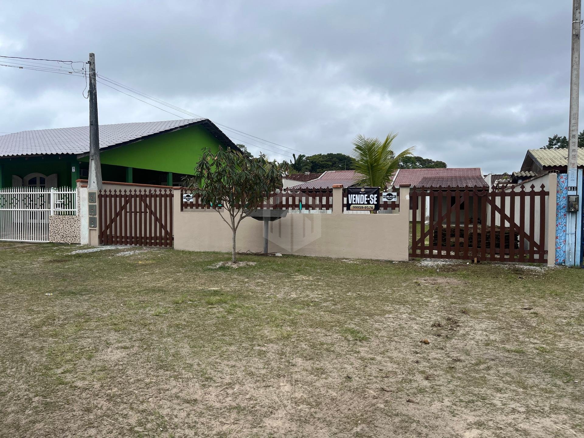 Casa à venda com 2 Quartos e Churrasqueira - Pontal do Sul, Po...