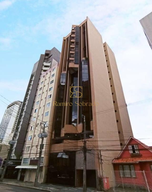 Sala Comercial Mobiliada 51,48m  no Centro de Curitiba - 2 vagas