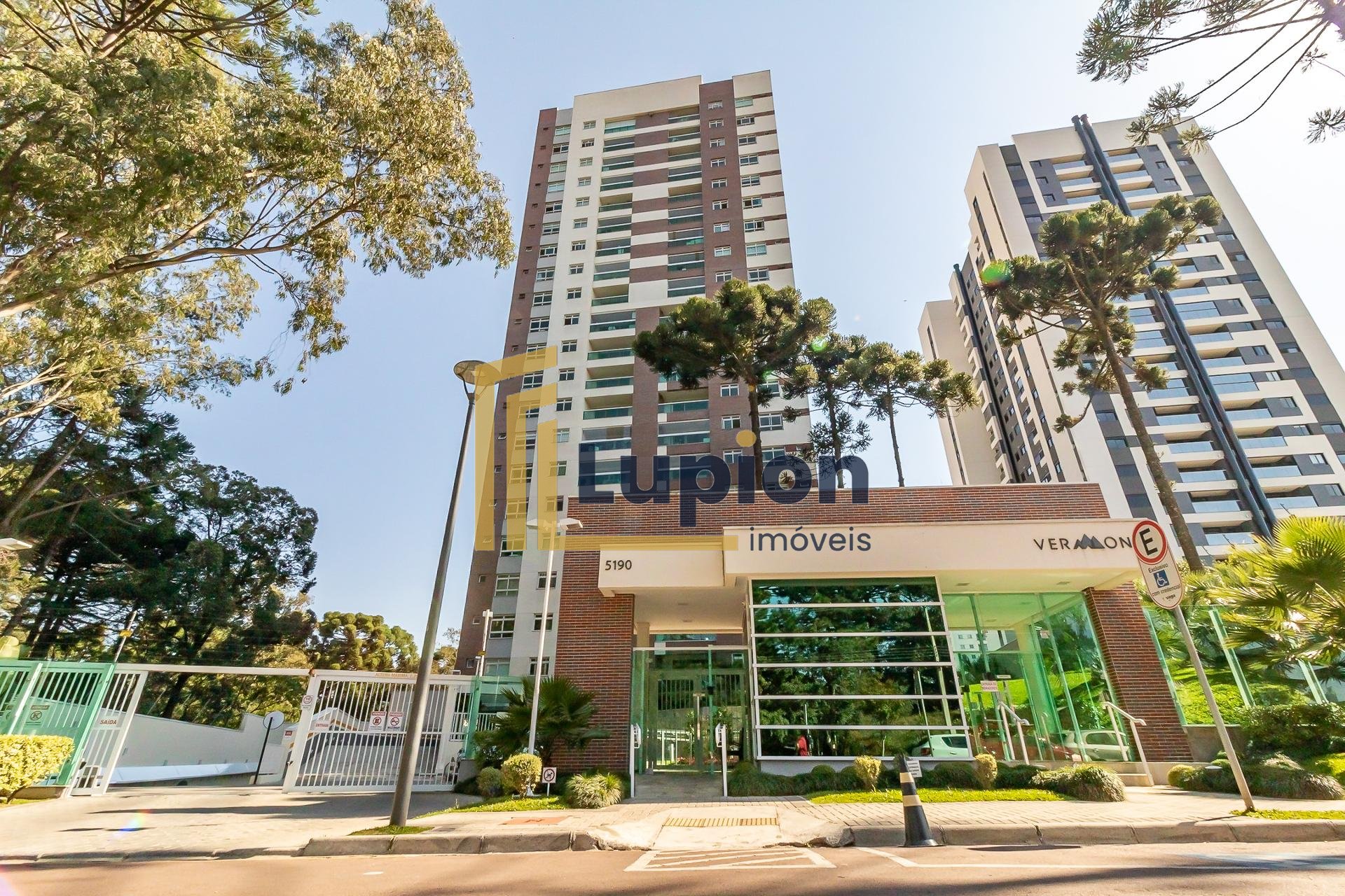 Apartamento no condomínio clube Vermont, a poucos metros da Un...