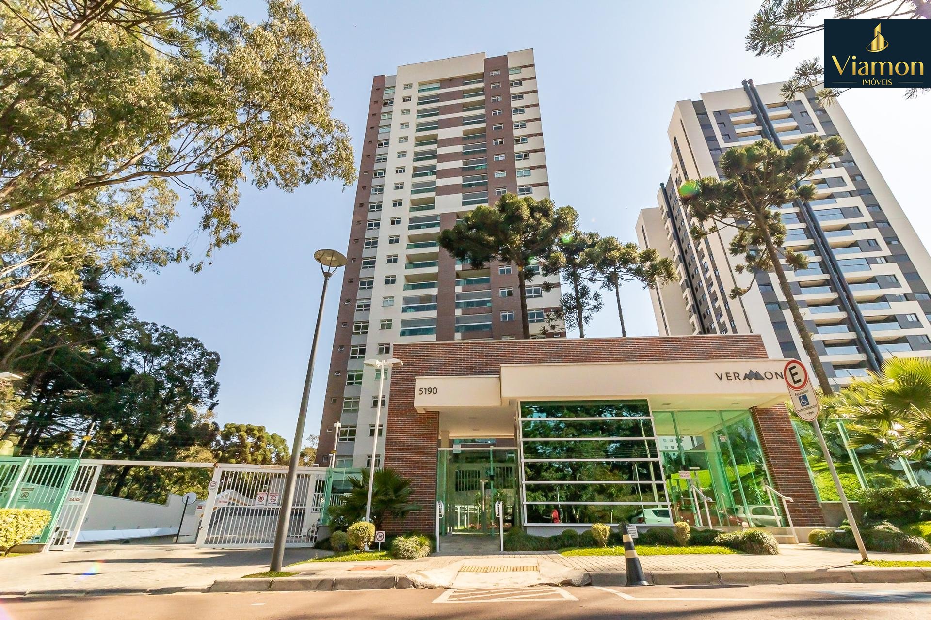 Apartamento no condomínio clube Vermont, a poucos metros da Un...