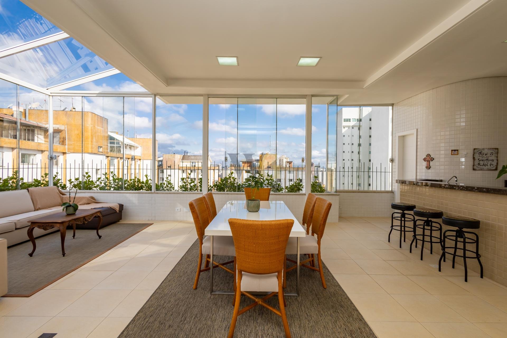 Cobertura Exclusiva 4 Quartos, 2 Suítes e Jacuzzi no Centro Cí...