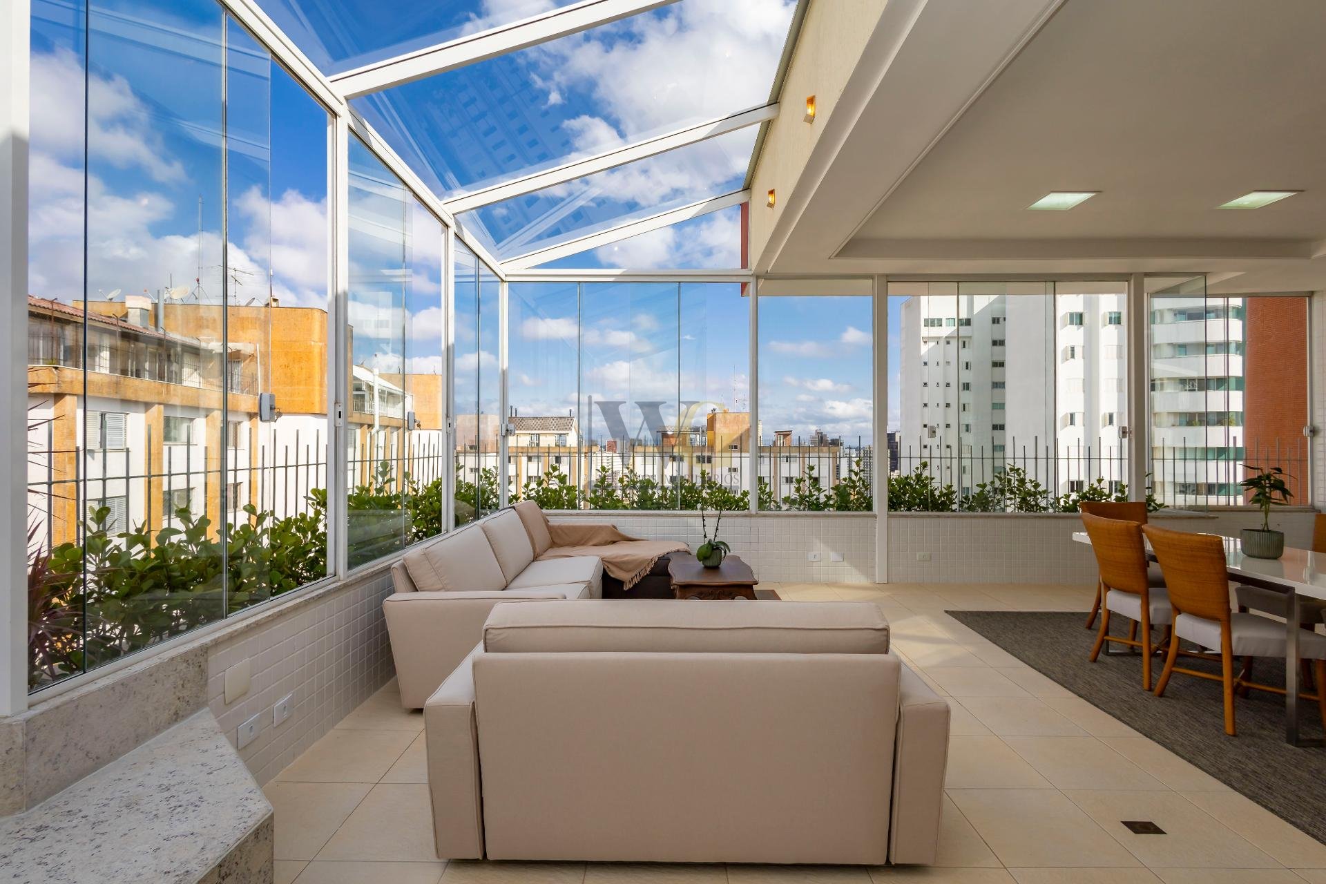 Cobertura Exclusiva 4 Quartos, 2 Suítes e Jacuzzi no Centro Cí...