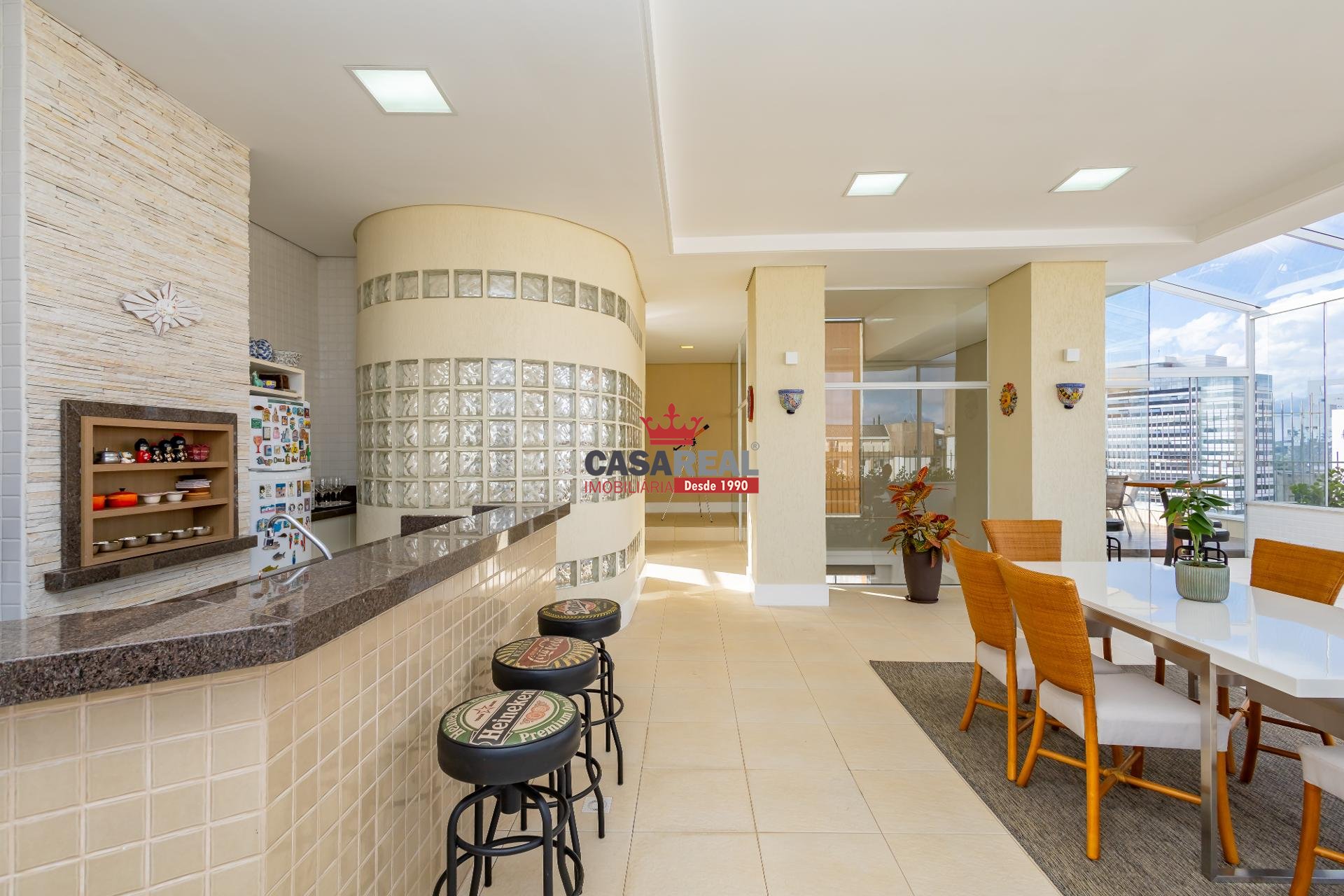 Cobertura Exclusiva 4 Quartos, 2 Suítes e Jacuzzi no Centro Cívico, Curitiba, PR