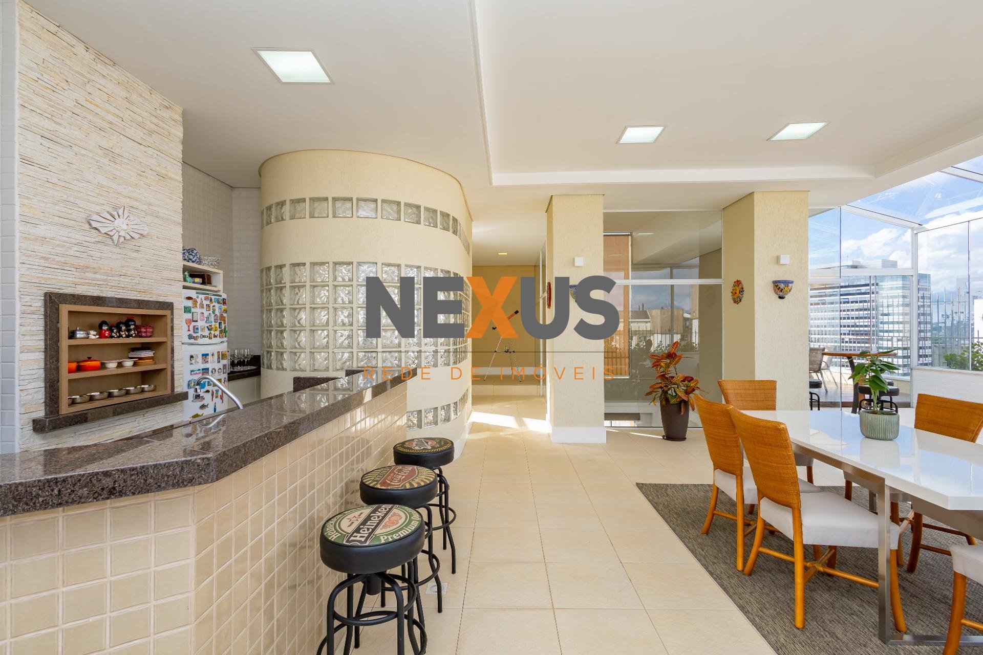 Cobertura Exclusiva 4 Quartos, 2 Suítes e Jacuzzi no Centro Cí...